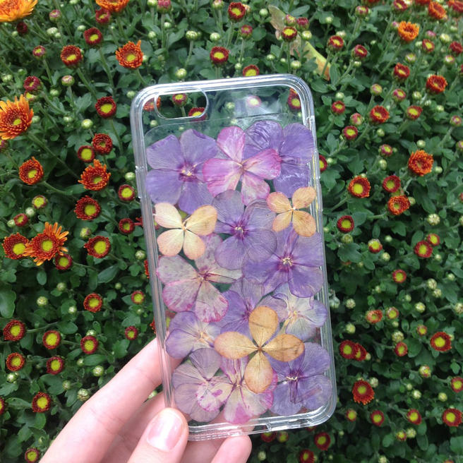 Чехлы для смартфонов с цветами научат делать 21 сентября в «Аптекарском огороде»